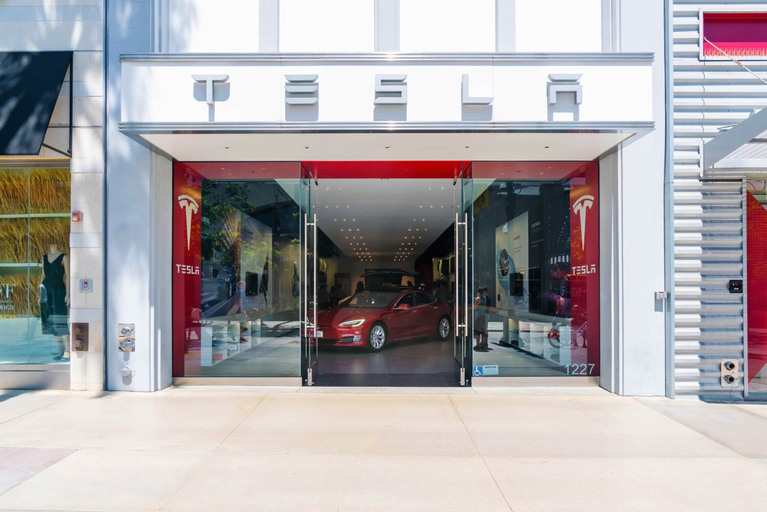 display showroom test-drive