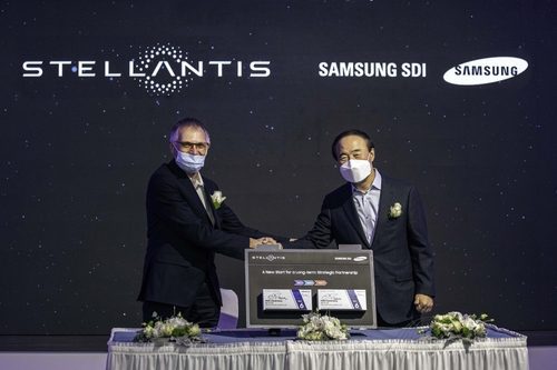 Jeep-maker Stellantis and South Korean tech manufacturer Samsung SDI have confirmed plans to build a new electric vehicle battery plant.