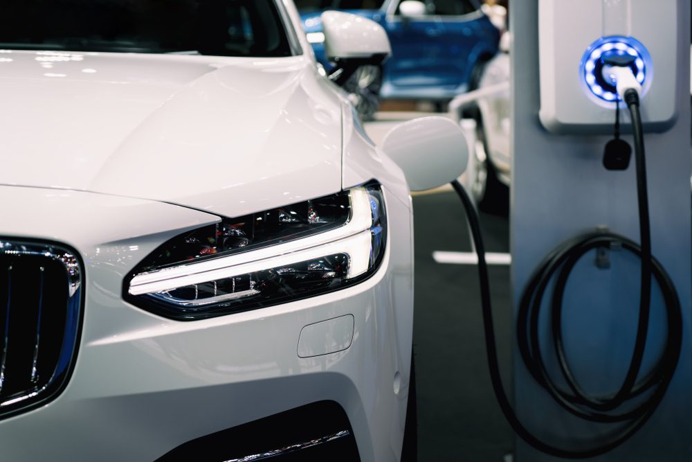 Electric vehicle discounts caused rising new car prices to stall in June, with transaction totals rising only 1.6% from the prior year.