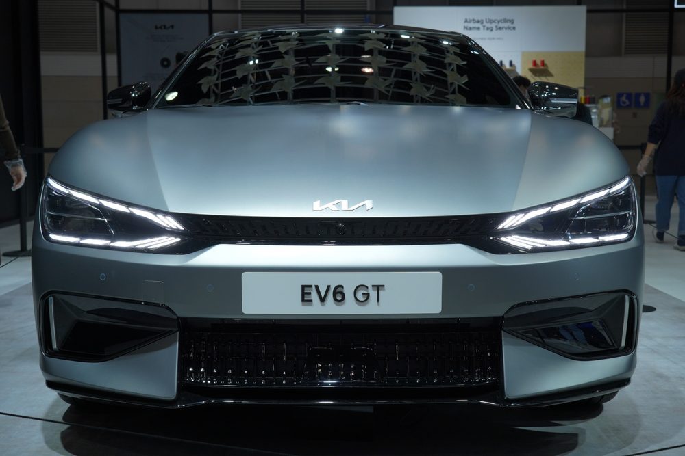 Registration data from Experian suggests that legacy automakers are struggling to build momentum in the electric vehicle market.