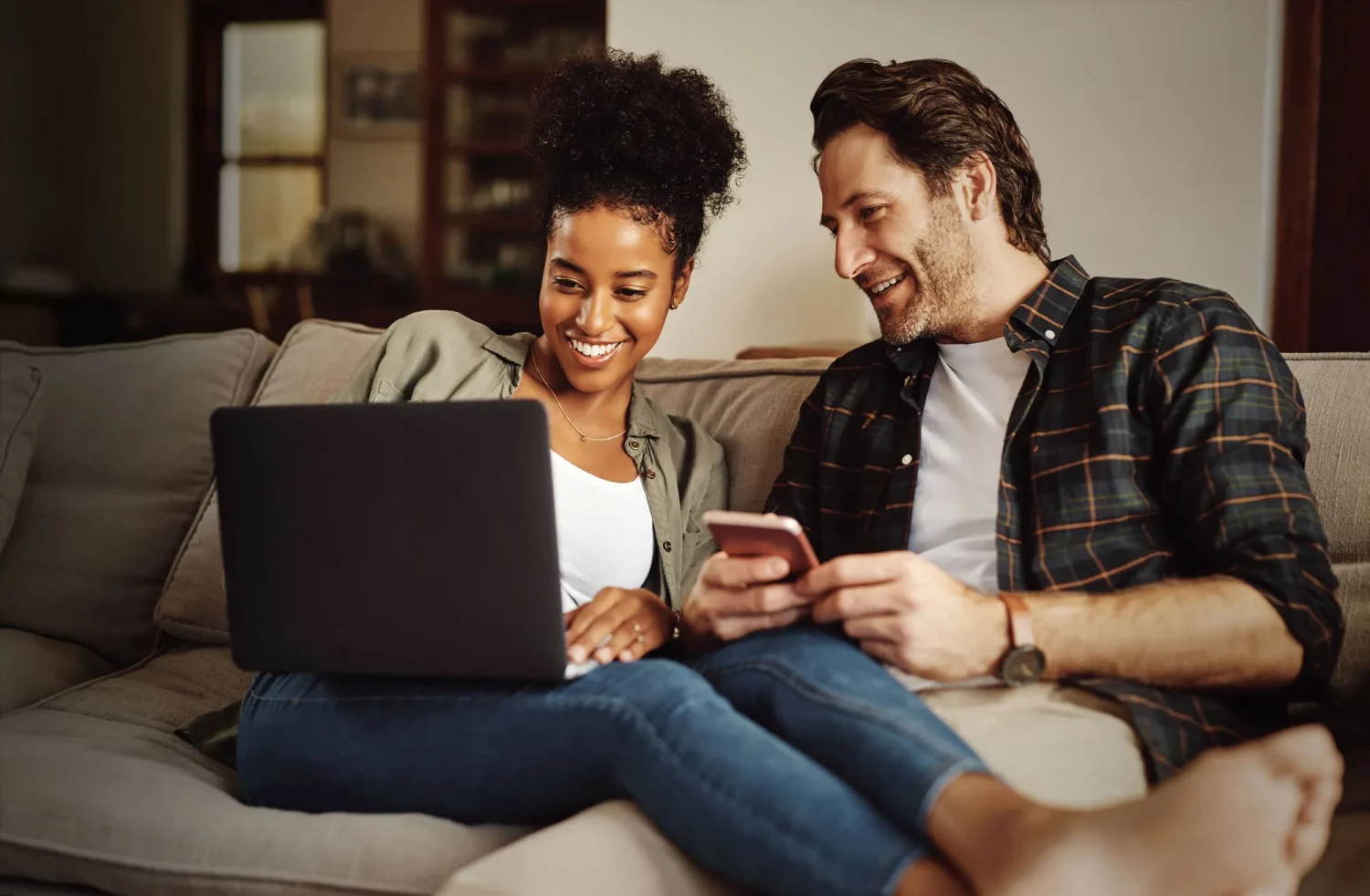 Unpacking digital retailing in auto sales. Discover how TransUnion aids dealers in creating seamless, secure car-buying experiences.