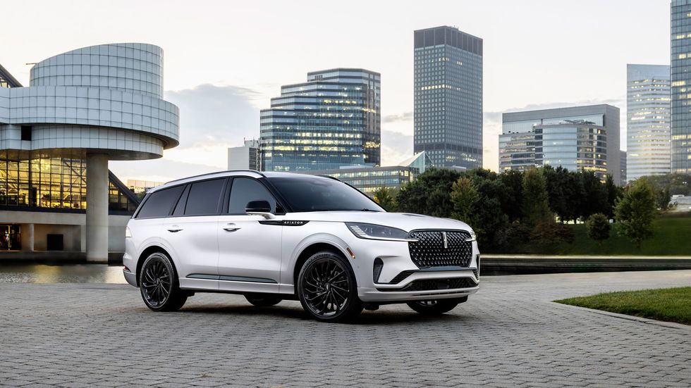 The latest Lincoln Aviator features a fresh new look and boasts the all-new Lincoln Digital Experience infotainment system. 