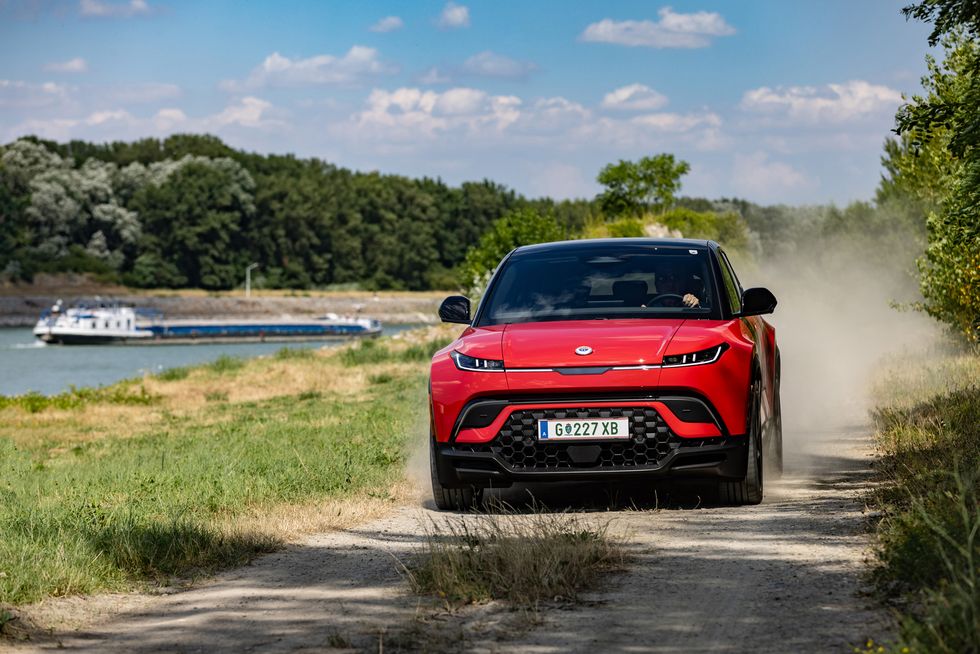 EV startup Fisker expands dealer network to improve finances. New dealer in Miami and Europe added after price cut for Ocean electric SUV.\