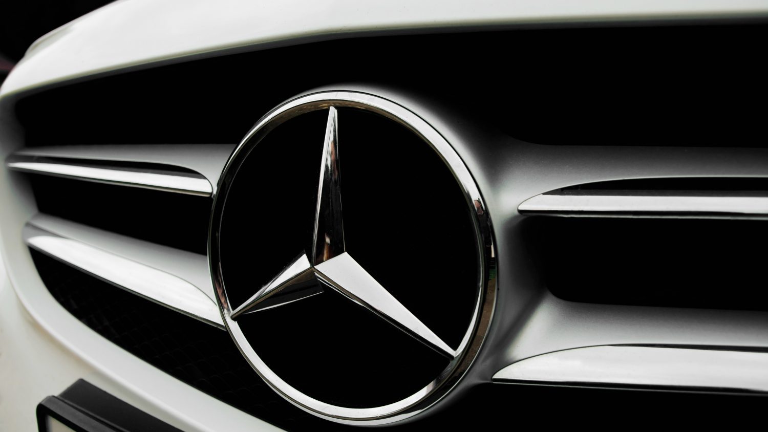 Mercedes-Benz selects China’s Hesai for lidar in global smart cars, bypassing U.S. suppliers amid trade tensions and cost concerns.