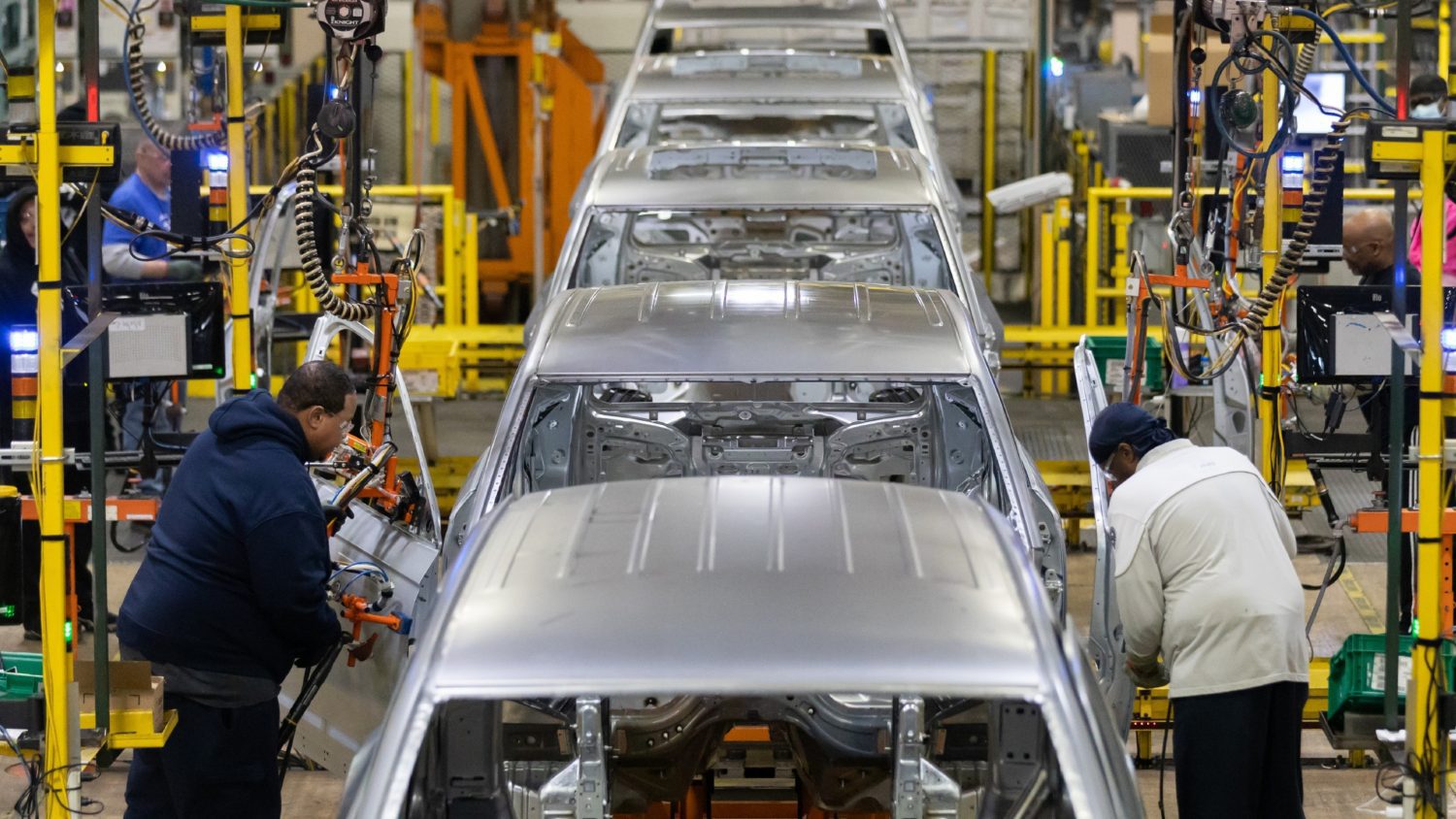 Stellantis pauses Detroit SUV production amid weak sales, model transitions, and fallout from Trump’s 25% auto tariffs.