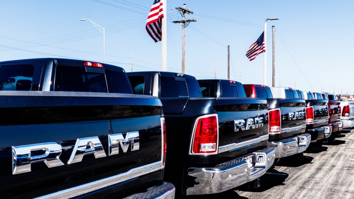 Stellantis extends employee pricing through June 2, joining Ford in using discounts and ads to counter tariff-driven sales pressure.