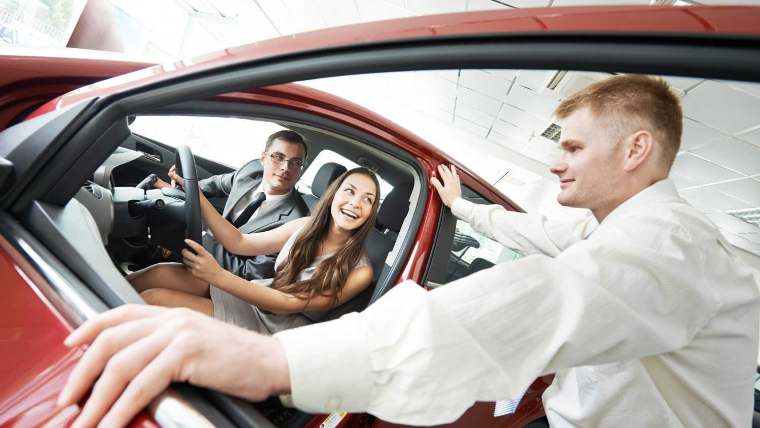 New-vehicle prices surged in April as incentives fell and tariff concerns reshaped buyer behavior and automaker strategies.