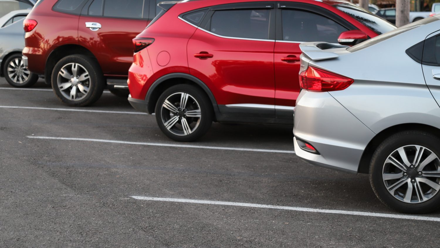 U.S. new-vehicle inventory dropped in April as tariff concerns slowed production and pushed average prices to new highs.