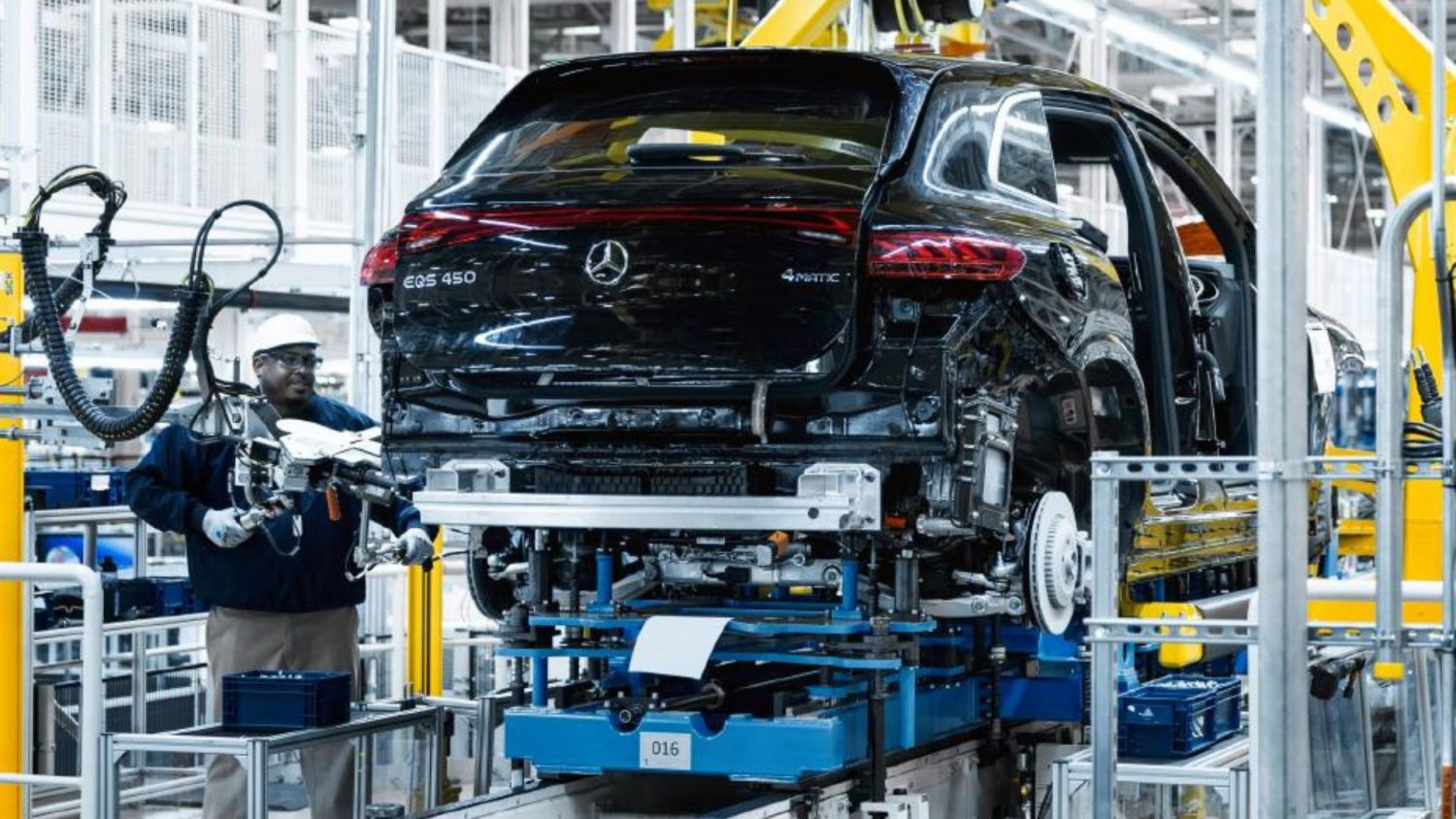 Mercedes-Benz announced that it will manufacture a new vehicle at its Tuscaloosa, Alabama, plant by 2027, expanding its U.S. footprint