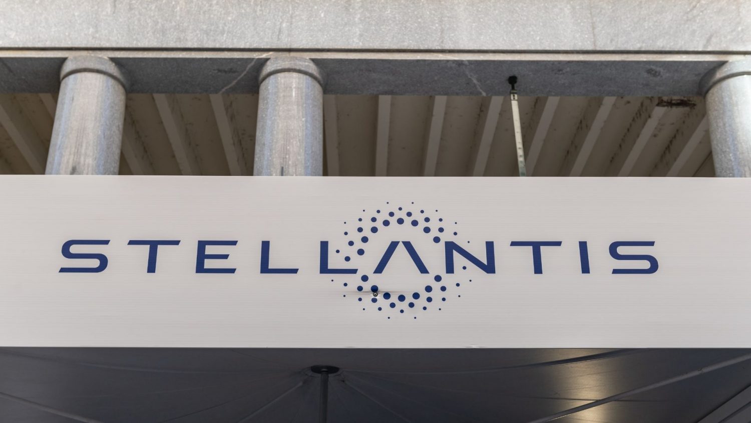 Stellantis announced today that it is set to end its investment in Symbio, a joint venture with Michelin and Forvia SE, by 2026.