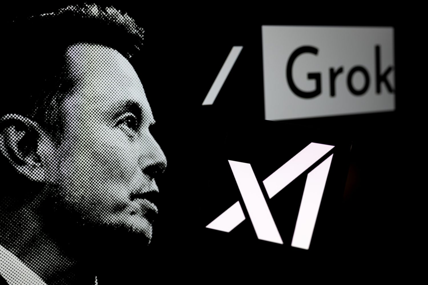 Elon Musk clarified on social media that he does not support a merger between Tesla and his artificial intelligence company, xAI.