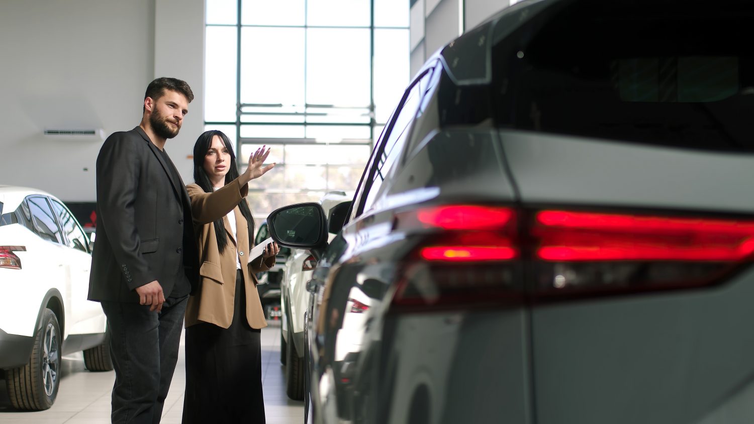 Q3 2025 Cox Automotive Dealer Sentiment Index shows steady dealer confidence, rising costs, and record-low EV outlook amid slower traffic.