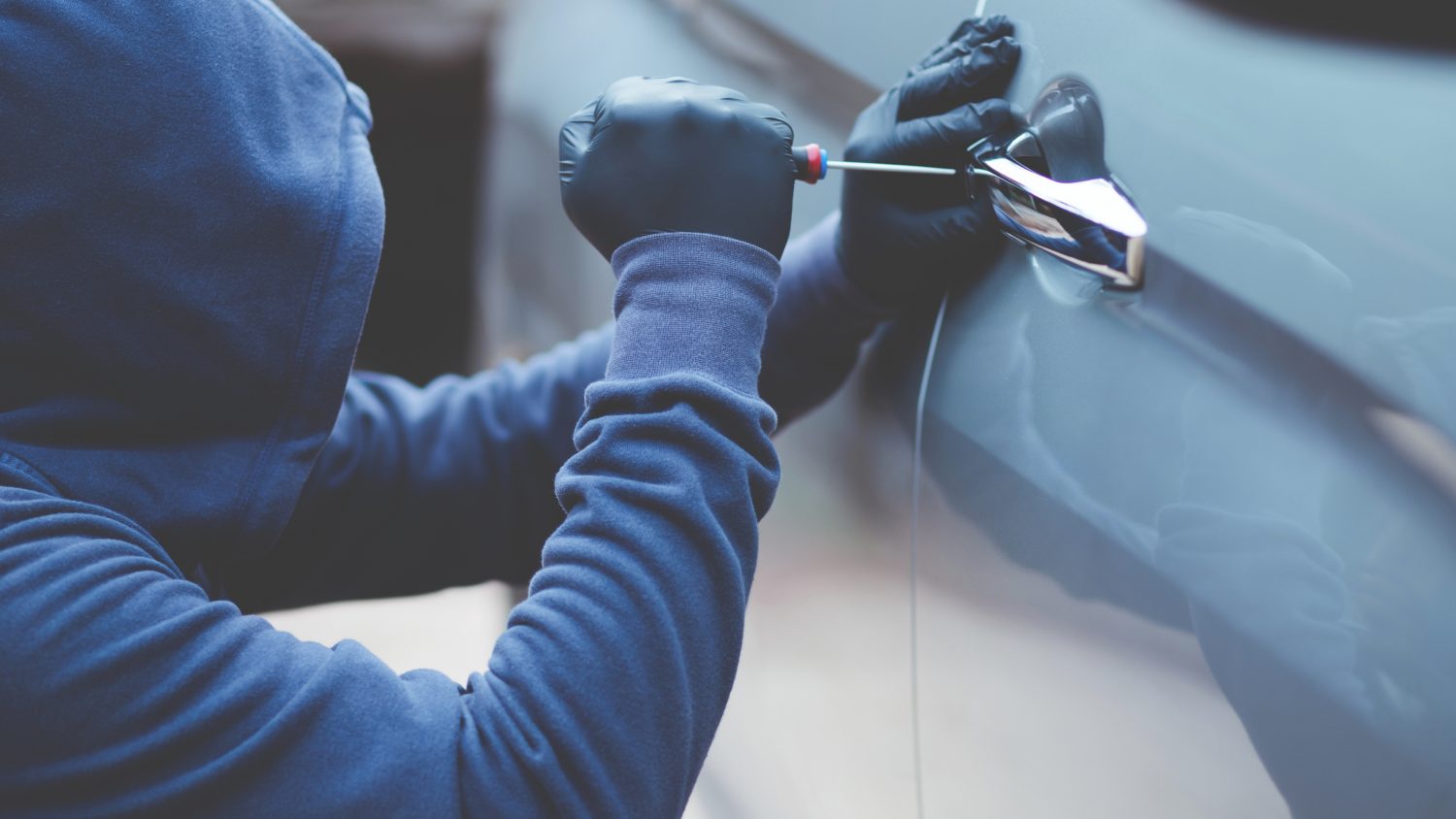 Nationwide vehicle thefts fell 23% in H1 2025, led by declines in Puerto Rico, Washington, and North Dakota, while Alaska saw a rise.