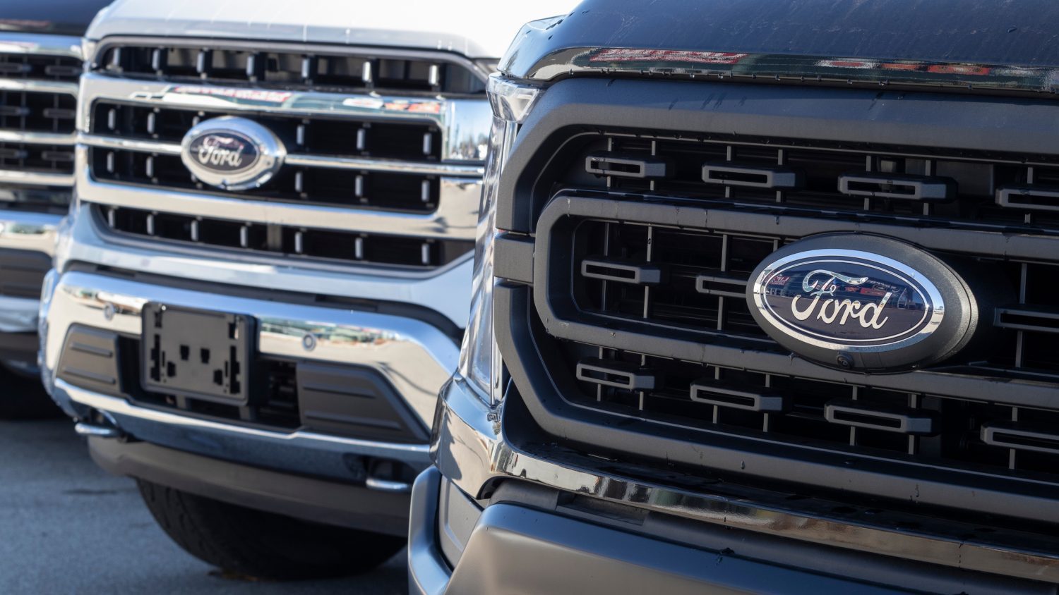 Supply-chain issues halt Jeep and Ford production as aluminum fire and chip shortages disrupt U.S. auto manufacturing.