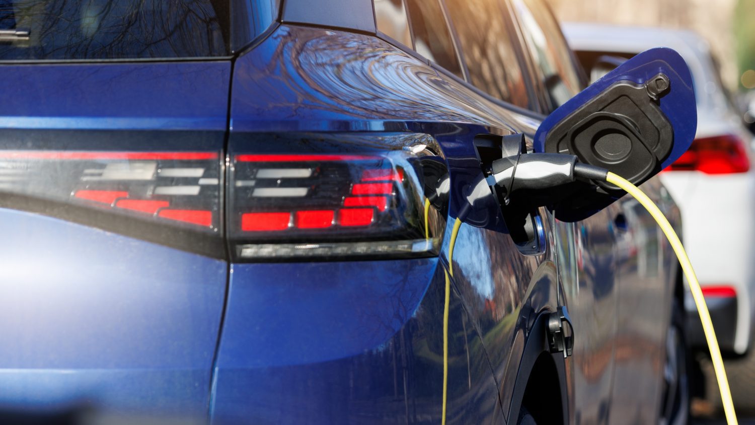 A recent study shows that PHEVs emit nearly as much CO2 as gas cars, far above lab test predictions in real-world driving conditions.