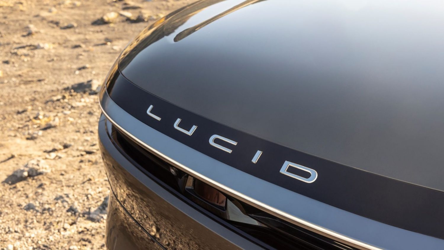 Lucid Motors plans a software update for its Gravity SUV to fix glitches and improve features, following critical online reviews.