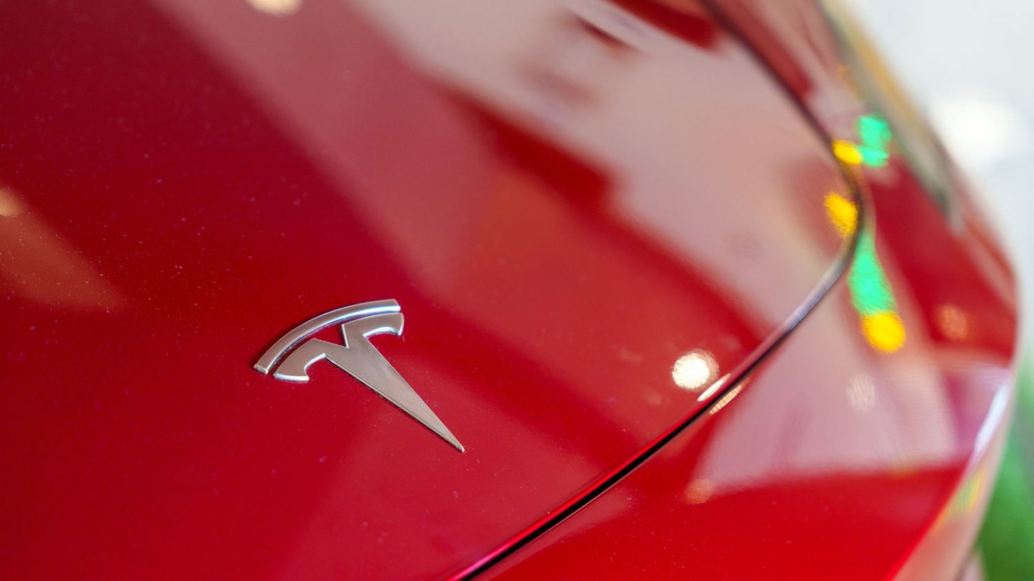 Tesla promotes emergency-response features as concerns grow over electric door failures trapping occupants