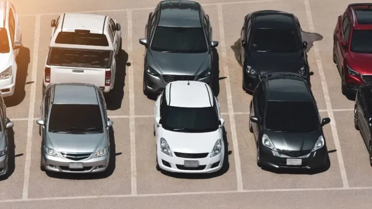 Dealers have a choice: Keep fighting alone, or start winning together
