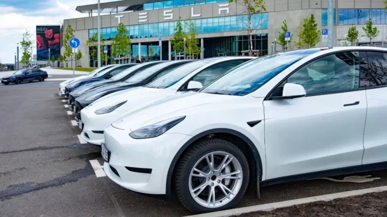 Tesla avoids NHTSA defect probe over Model 3 emergency door release