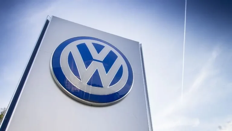 Volkswagen board vote delays Blume's cost-cutting overhaul as labor pushes back